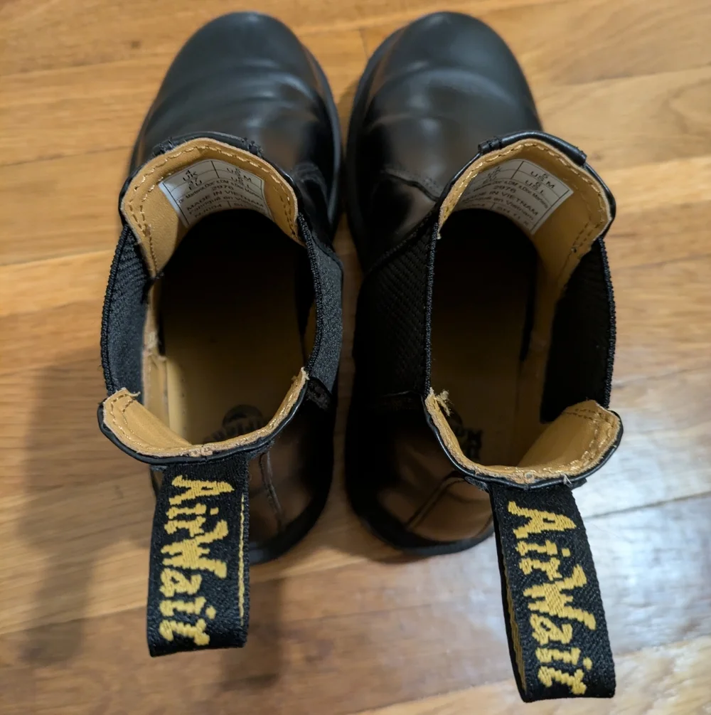 Dr. Martens 2976 Smooth Leather Chelsea Boots, Size 6 Womens - Picture 5 of 7